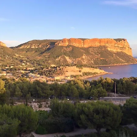 Avenue Des Carriers Cassis